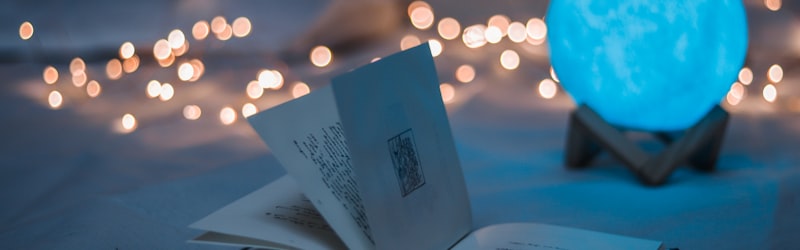 浪漫喜剧《咖啡恋人》海报，咖啡馆内男女主角相遇